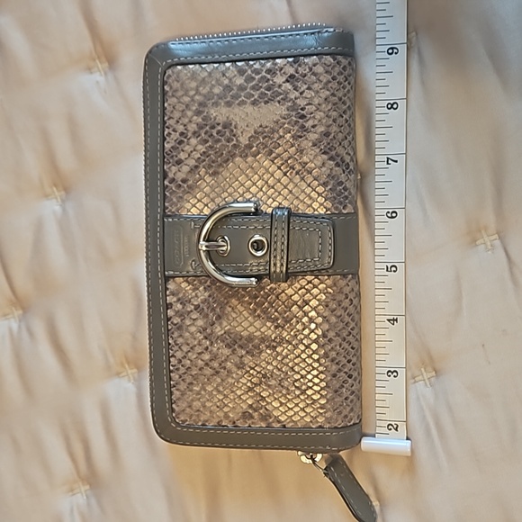 Coach Accordian Wallet EUC - Picture 1 of 8